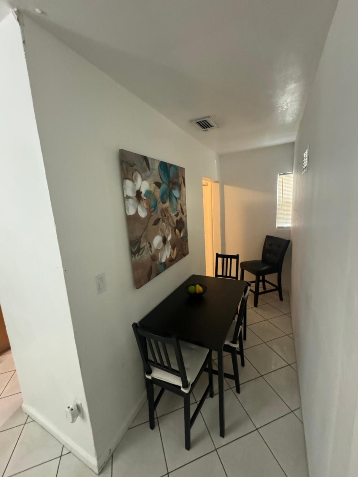 Ludge By Miami Airport Hostel Exterior photo